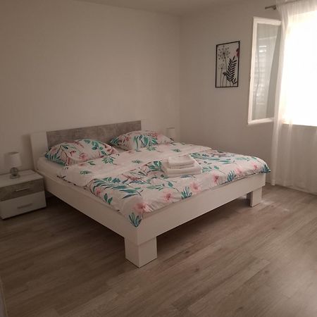 Apartment "None" Makarska Esterno foto