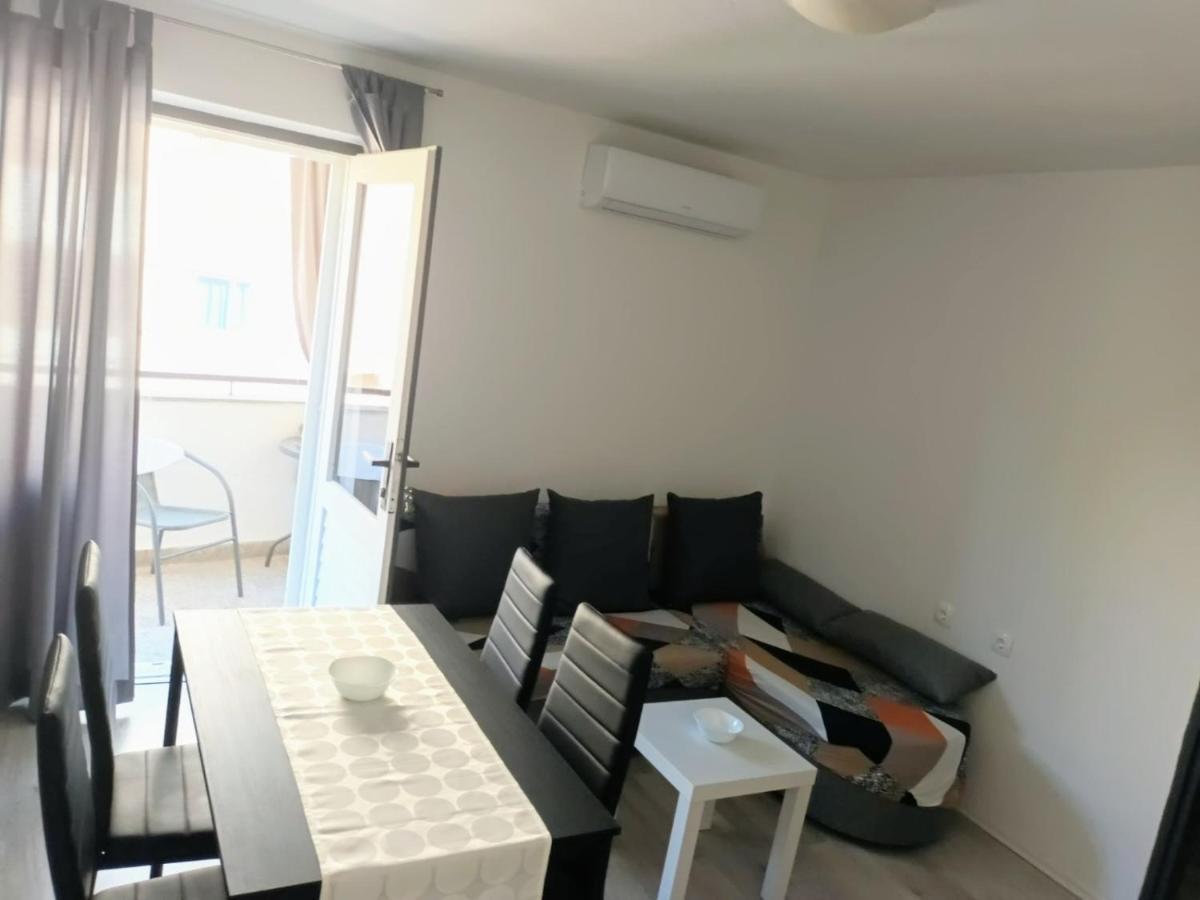 Apartment "None" Makarska Esterno foto
