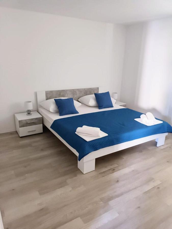 Apartment "None" Makarska Esterno foto