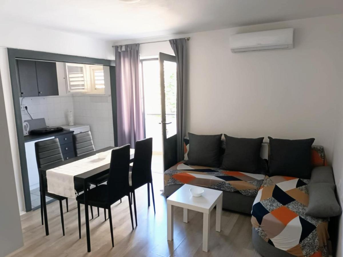 Apartment "None" Makarska Esterno foto