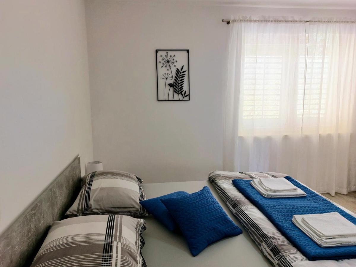 Apartment "None" Makarska Esterno foto