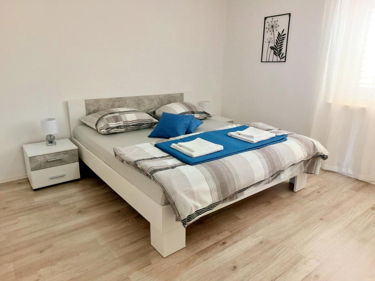 Apartment "None" Makarska Esterno foto