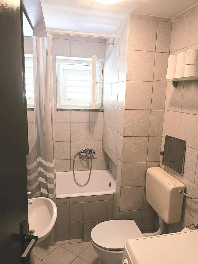 Apartment "None" Makarska Esterno foto