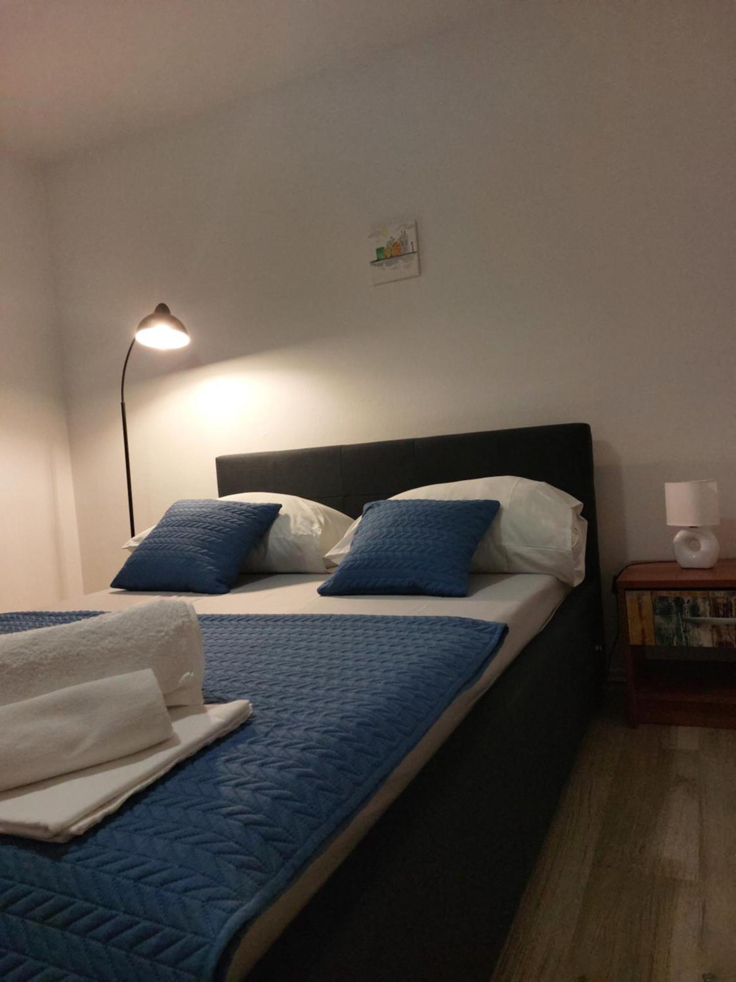 Apartment "None" Makarska Esterno foto