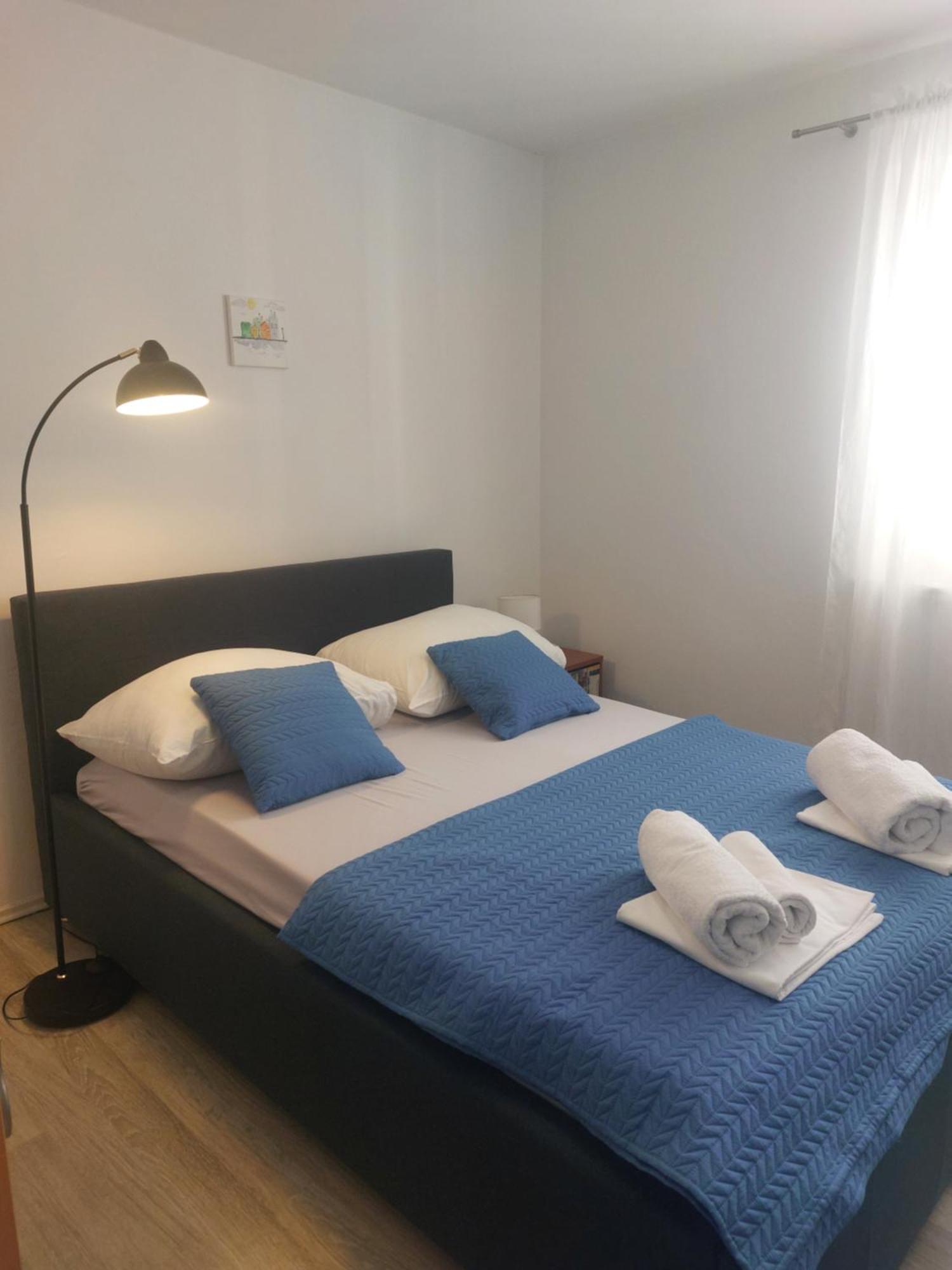 Apartment "None" Makarska Esterno foto